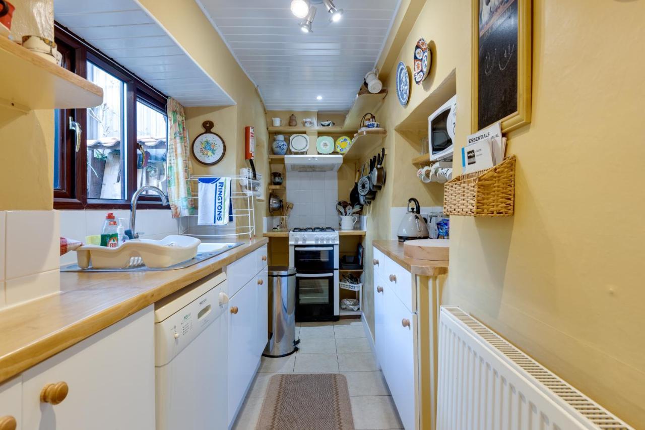 Charming Historical Cottage In Scarborough Exterior photo